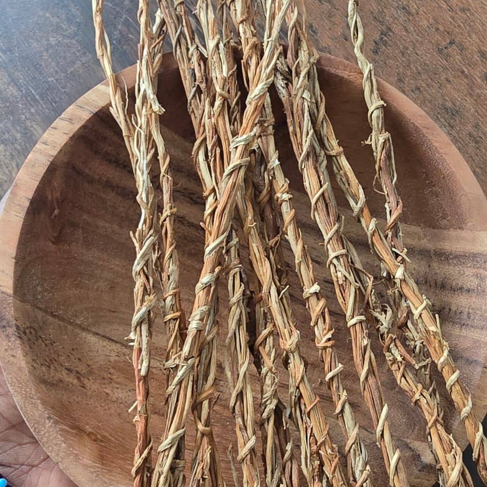 Racines de khamaré vétiver (Chrysopogon nigritanus) de la région de Kayes au Mali séchées et prêtes à infuser